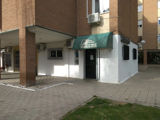 Fachada de la Clínica Veterinaria Las Huertas